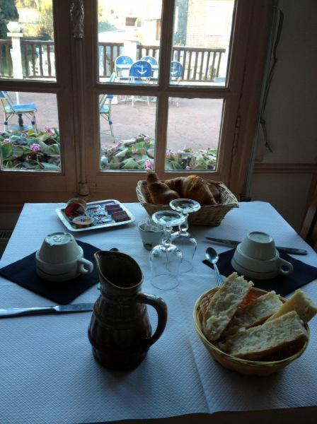 Fatouville-Grestain Restaurant & Chambres D'Hotes L'Eau Vive المظهر الخارجي الصورة